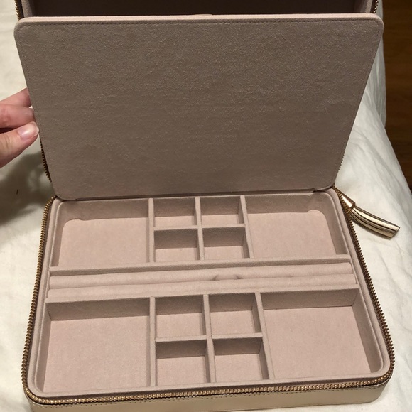 Kendra Scott Other - Kendra Scott large travel case